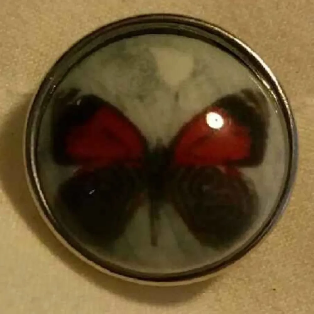 Butterfly Button Snap - Picture 1 of 1